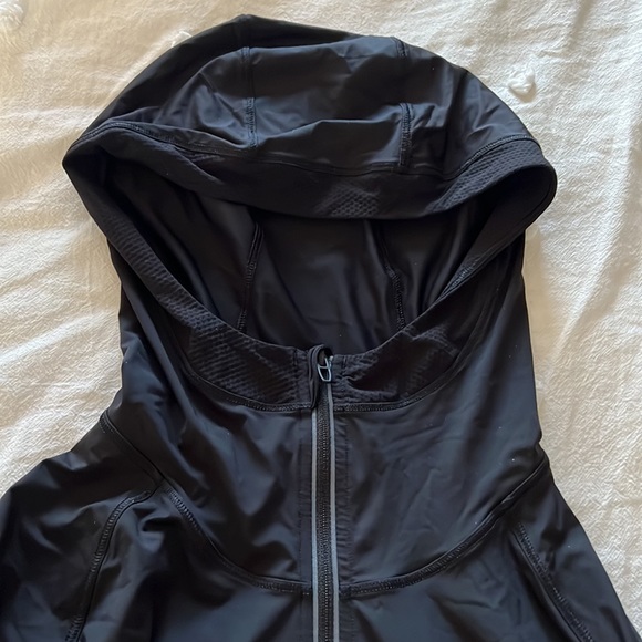 Lululemon hooded running 1/2 zip - Picture 3 of 3
